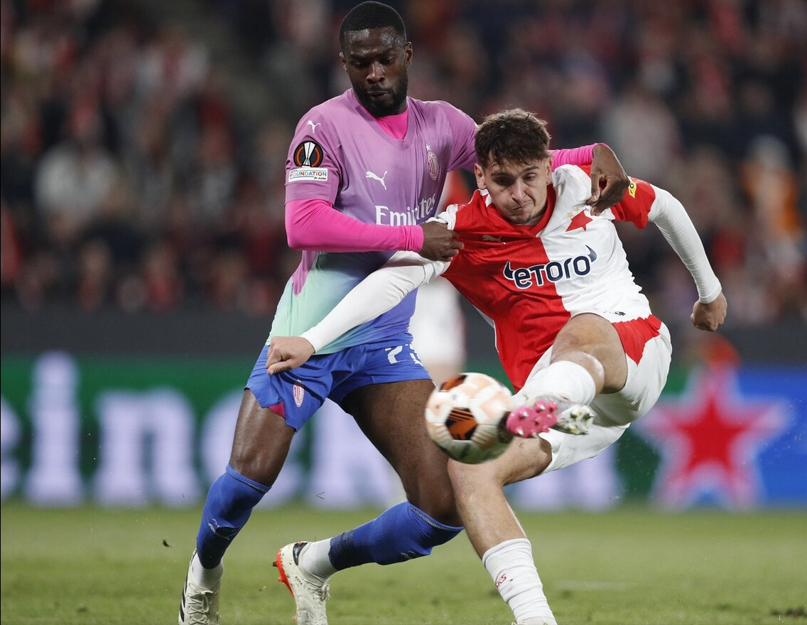 九游游戏-赛地聚焦：欧联赛前热度飙升，AC米兰单刀错失，媒体盛赞，细节决定成败