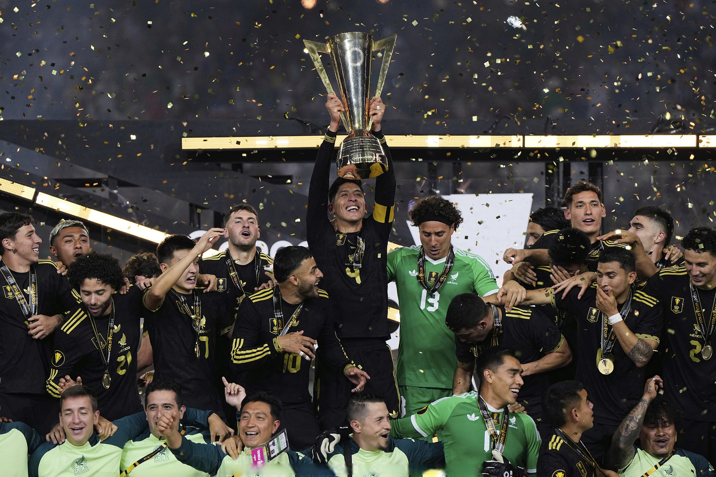 jiuyou-关于国际比赛日突围战来临，西汉姆围绕亚冠复出首秀，震撼外界，临场指挥获称赞的信息